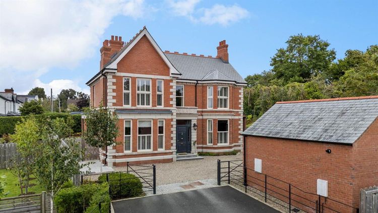 Have a Nosey at These Million Pound Dream Homes!