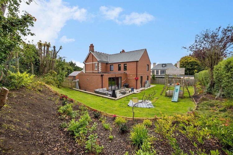 Have a Nosey at These Million Pound Dream Homes!